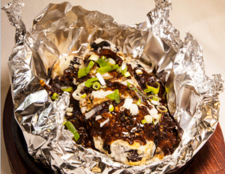 Black pepper eggplants on sizzling plate
