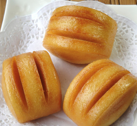 Fried plain buns with condensed milk (4 pieces)