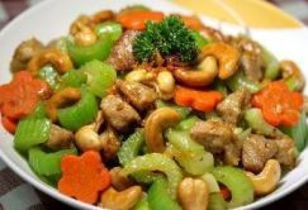 Beef with cashew nuts