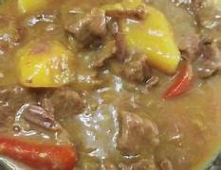 Beef and vegetables sautéed with curry sauce