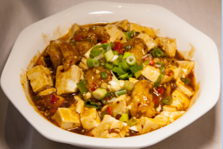 Crispy fish fillets dressed with spicy tofu