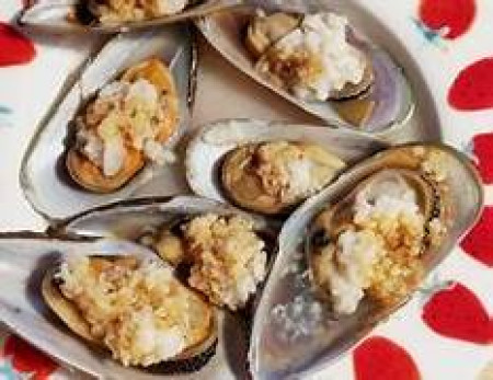 Steamed mussels