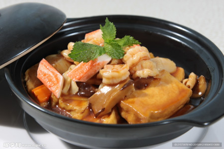 Seafood tofu claypot