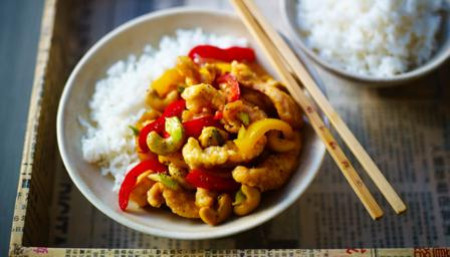 Cashew nuts chicken on rice