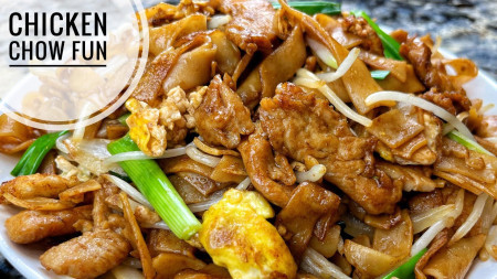 Chicken fried thick rice noodles