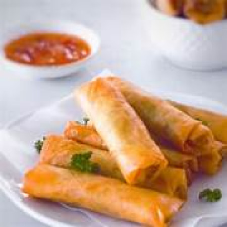 Deep fried vegetairan spring rolls (6 small)