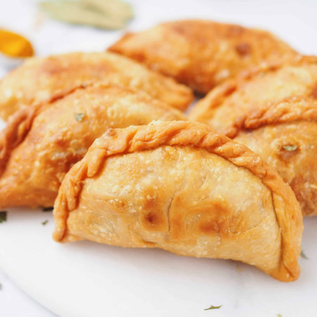 Deep fried chicken curry puffs (3)