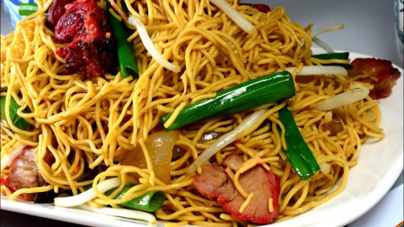 Barbeque pork fried noodles